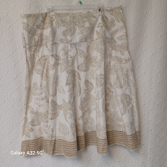 a.n.a Women Size 22w White and Tan Maxi Skirt - Picture 9 of 14